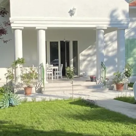 Villa Rosa Centre *